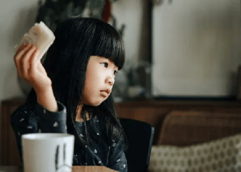 Cha mẹ mải mê với “hiệu ứng đuổi rắn”: Họ đã thua ngay trong trận chiến với con cái mình