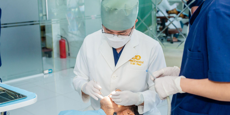 Chuyên gia lưu ý những yếu tố trước và sau khi cấy ghép Implant