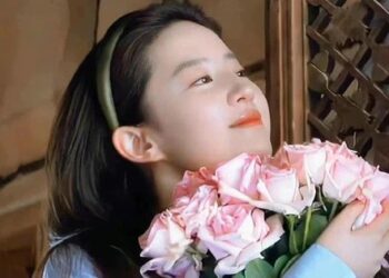 Lưu Diệc Phi lại “gây bão” với trang phục dạo phố