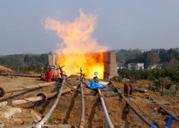 Giếng khoan 5.700m phát tin mừng vì xuất hiện ngọn lửa bốc cháy cao 8m, cánh cửa kho báu được bật tung nhờ công nghệ siêu khủng