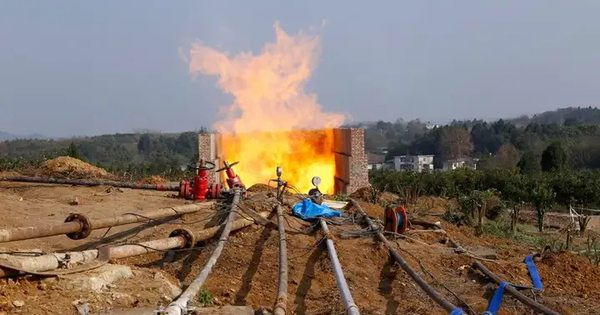 Giếng khoan 5.700m phát tin mừng vì xuất hiện ngọn lửa bốc cháy cao 8m, cánh cửa kho báu được bật tung nhờ công nghệ siêu khủng