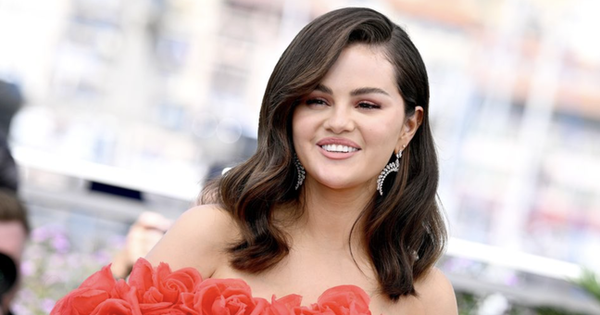 Selena Gomez nổi bật trên thảm đỏ LHP Cannes 2024