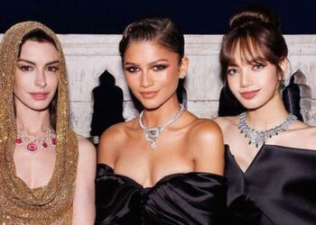 Trước thềm Met Gala, khoảnh khắc Lisa (BLACKPINK) chung khung hình cùng các “chiến thần thảm đỏ” được netizen đào lại