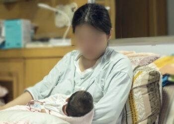 Con dâu lên mạng bóc phốt “ở cữ với mẹ chồng như ở tù”, dư luận khuyên người chồng hãy là cầu nối giảng hòa