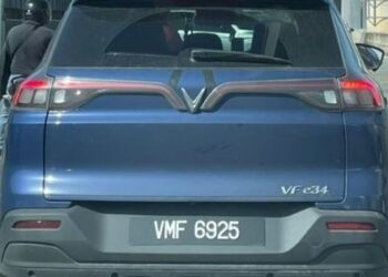 VinFast VF e34 chạy thử ở Malaysia: Ngày ra mắt không còn xa, giá quy đổi dự kiến thấp hơn Việt Nam