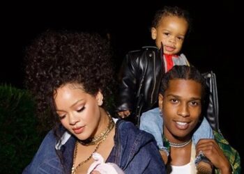 Ca sĩ Rihanna hé lộ nỗi sợ khi làm mẹ