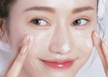 Bí quyết trang điểm không bị lem ngày hè