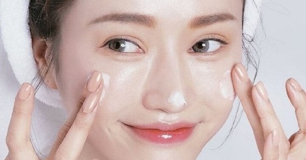 Bí quyết trang điểm không bị lem ngày hè