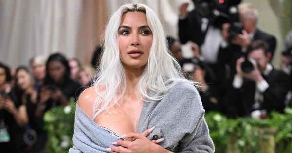 Kim Kardashian mang chiếc eo bé không tưởng tới Met Gala, có cả Getty Images chứng giám!
