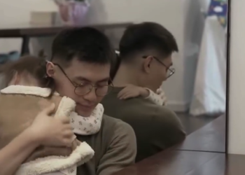 Pam tủi thân lặng lẽ úp mặt vào ghế khóc mà không quấy ba, cách xử lý của ba Long được khen “điểm 10”