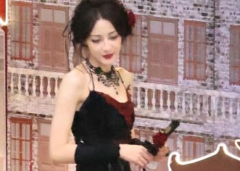 Dương Tử lại bị chê sến súa, đã thế lại còn hao hao phong cách của Địch Lệ Nhiệt Ba