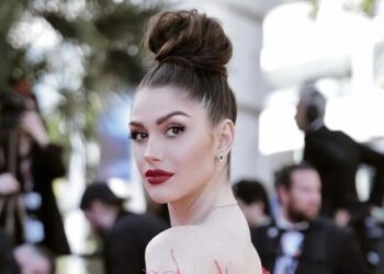 Hai hoa hậu đẹp nhất thế giới trên thảm đỏ Cannes