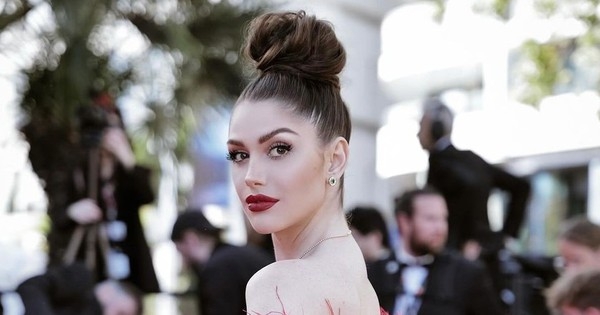 Hai hoa hậu đẹp nhất thế giới trên thảm đỏ Cannes