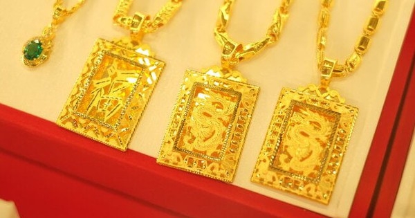 Giá vàng hôm nay 11/5: Tiếp tục tăng mạnh