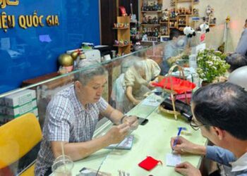 Giá vàng SJC tăng phi mã: Muốn mua vàng phải chờ!
