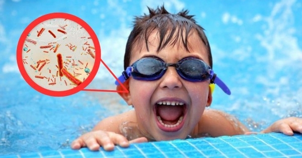 Bác sĩ hướng dẫn cách phòng tránh viêm tai khi bơi lội trong ngày hè