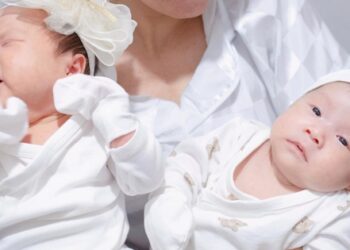 Sam loay hoay không biết chăm bé thế nào, mở mắt ra là những công việc không tên: Cho bú, vắt sữa, thay tã…