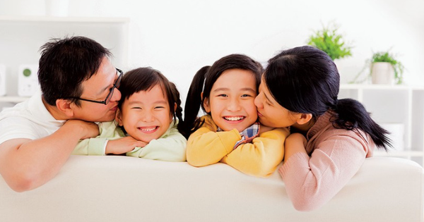 Chiều cao của bạn sẽ là bàn đạp cho chiều cao của con bạn; tầm nhìn của bạn sẽ là cánh cửa tương lai của con bạn: Cha mẹ không làm gương, con đừng mong ưu tú!