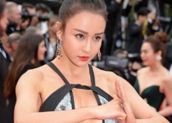 Người đẹp vô danh thi nhau mặc hở ở Cannes
