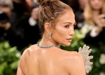 Tại sao lại khỏa thân đến Met Gala?