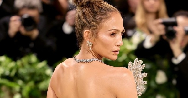 Tại sao lại khỏa thân đến Met Gala?