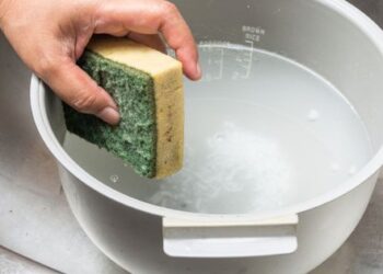 Rửa nồi cơm điện mà ngâm với nước thì mới chỉ làm đúng 1 nửa: Việc đơn giản nhưng nhiều người chủ quan