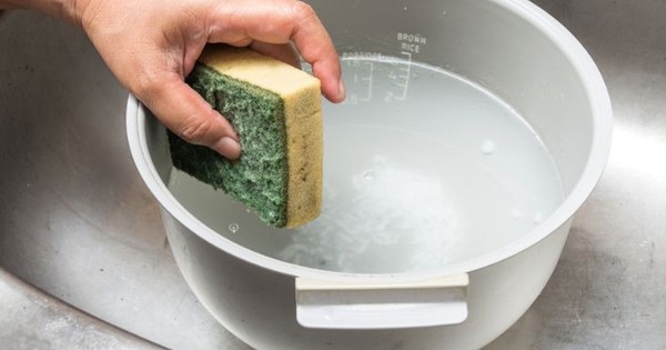 Rửa nồi cơm điện mà ngâm với nước thì mới chỉ làm đúng 1 nửa: Việc đơn giản nhưng nhiều người chủ quan