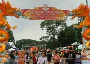 Người dân TPHCM thích thú thưởng thức nhiều món bánh mì nổi tiếng tại Lễ hội bánh mì Việt Nam lần 2