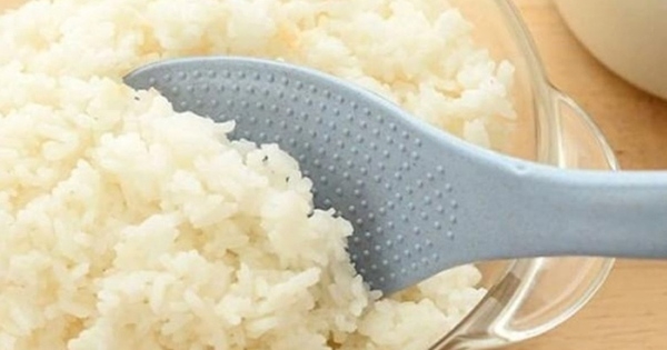 Ăn ngày 3 bữa nhưng bạn có biết lí do trên muôi xới cơm có các chấm tròn