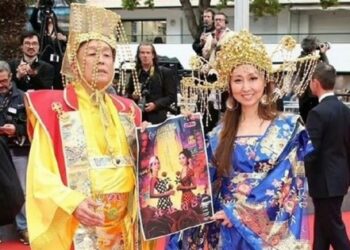 Chiêu mặc hở hang, rẻ tiền để nổi tiếng của sao vô danh trên thảm đỏ Cannes 2024