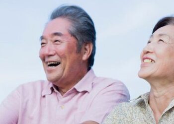 Nhìn cách sống hai vợ chồng người thầy giáo, tôi mới nhận ra hạnh phúc và đủ đầy thật sự dễ tìm