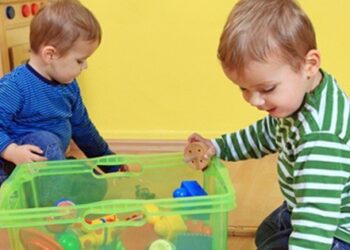 Vì sao không nên để mặc trẻ bày bừa?