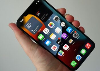 Lần đầu phải giảm giá vì bán ế, đã đến lúc iPhone nên trở thành chiếc điện thoại “bình dân”?