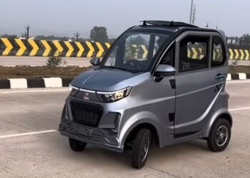 Mẫu ô tô điện 3 chỗ có giá rẻ hơn xe máy