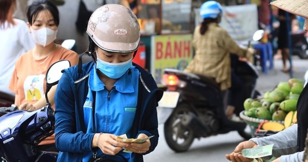 Thu nhập bèo bọt, giá hàng hóa lại cao ngất, công nhân sợ hãi khi đi chợ