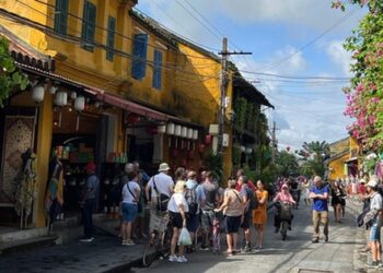 Hội An cho phép hộ dân phố cổ đón khách ăn ở cùng