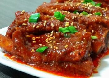 Công thức nấu sườn xào chua ngọt đậm đà đưa cơm, chồng con mê tít