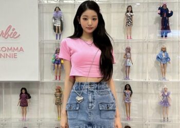 Cô gái gây sốt khi trùm chăn kín mít đi làm: Visual “out trình” chưa bằng đôi chân dài cực phẩm