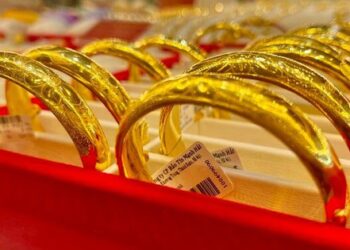 Giá vàng hôm nay 23/5: USD tăng giá khiến vàng lao dốc