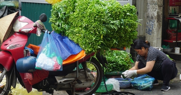 Giá thực phẩm tăng cao, người tiêu dùng “bấm bụng” chi tiêu