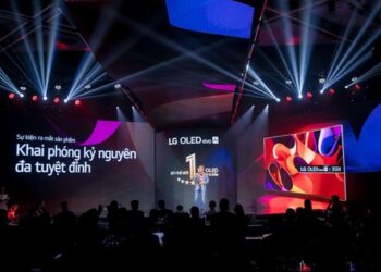 Khám phá TV OLED đầu tiên trên thế giới có kết nối không dây 4K