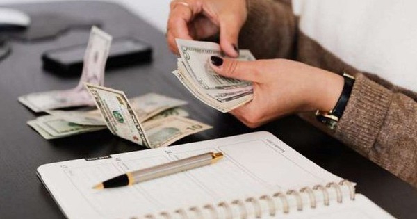 Sếp hỏi: “Tại sao cầm 100k đi mua đồ, hết 65k mà tiền thừa chỉ còn lại 5k?”, ứng viên EQ cao, đáp khéo được nhận vào làm luôn
