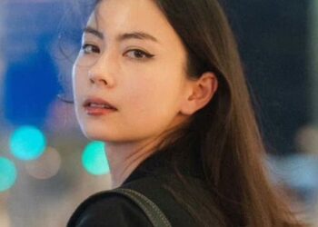 Bạn gái tin đồn kém 10 tuổi của Park Seo Joon: Từ mặt đến style đều chất!