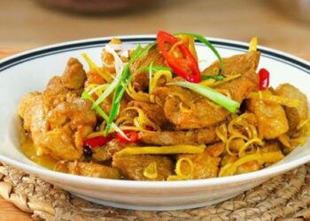 Cách làm món gà xào sả ớt thơm ngon đậm đà