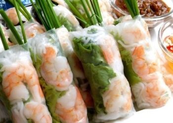 Cách làm gỏi cuốn tôm thịt thanh mát cho ngày hè