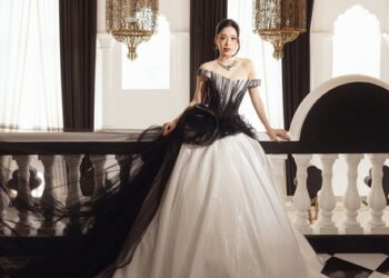 Cận cảnh bộ váy lấy cảm hứng từ thư pháp Việt của Á hậu Phương Nga tại Cannes