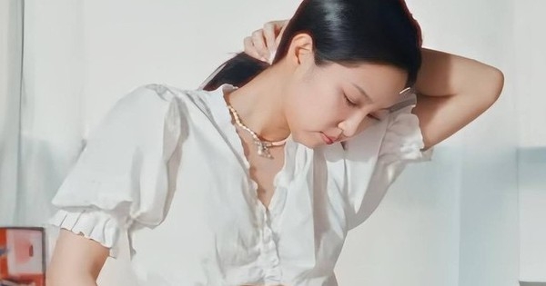 Hot nhất lúc này là Jennie và vòng eo bé xíu của cô ấy!