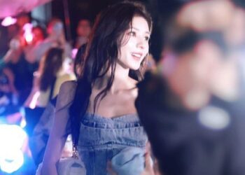 “Búp bê sống” Đạp Gió 2024 với loạt ảnh tan làm cam thường không dìm nổi