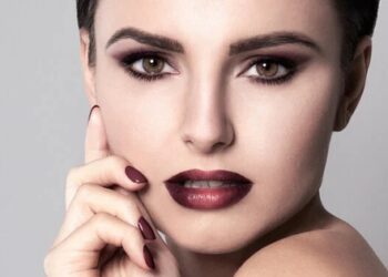 Những lưu ý để không bị già hơn tuổi khi trang điểm