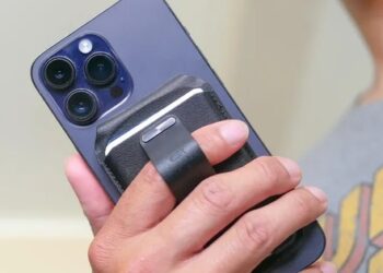 10 năm liên tục lắp ốp lưng cho điện thoại, người đàn ông tháo ra dùng thử 1 tuần và quyết định bất ngờ